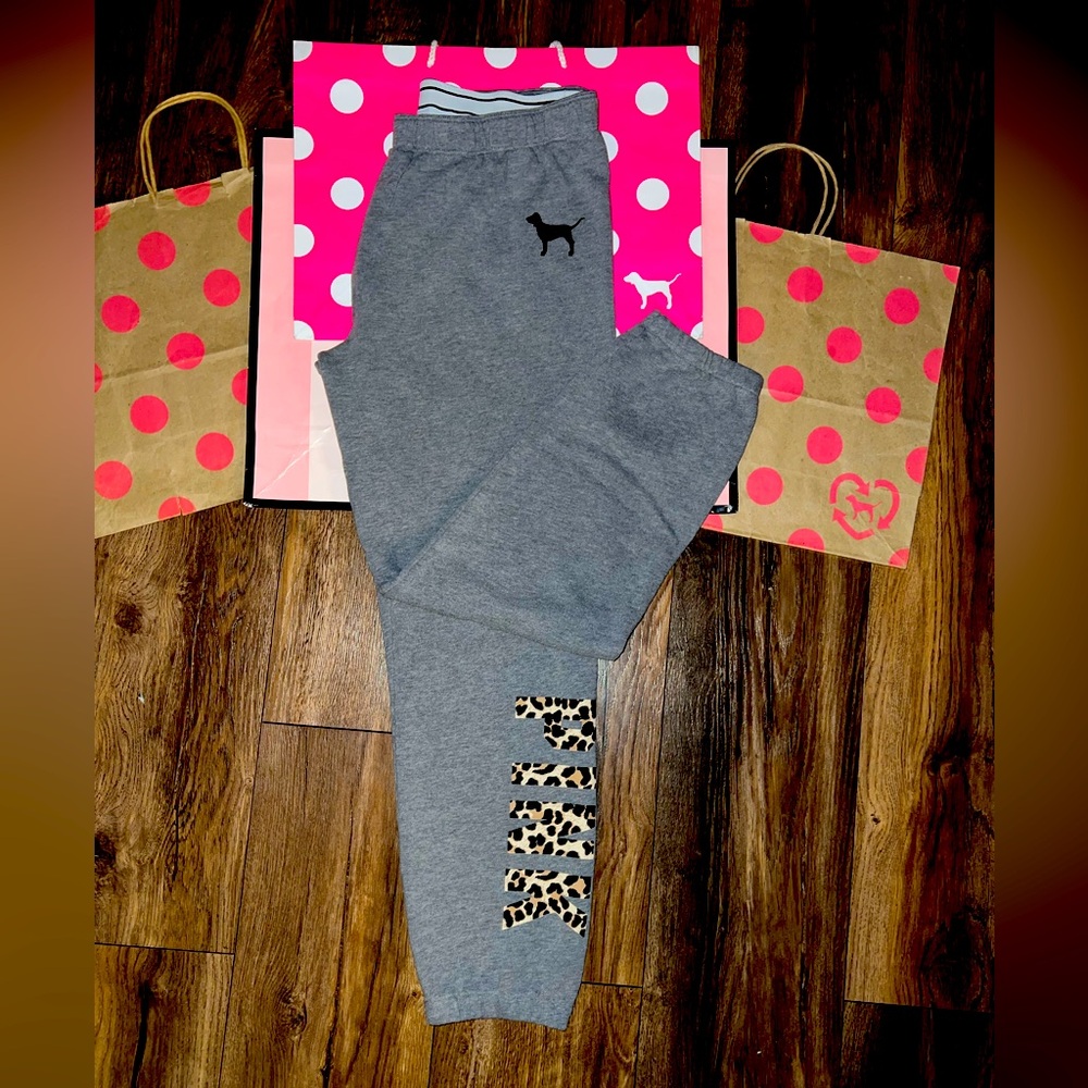 VS PINK RARE HTF 2014 SIZE MEDIUM LEOPARD PRINT LOGO JOGGER SWEATS.